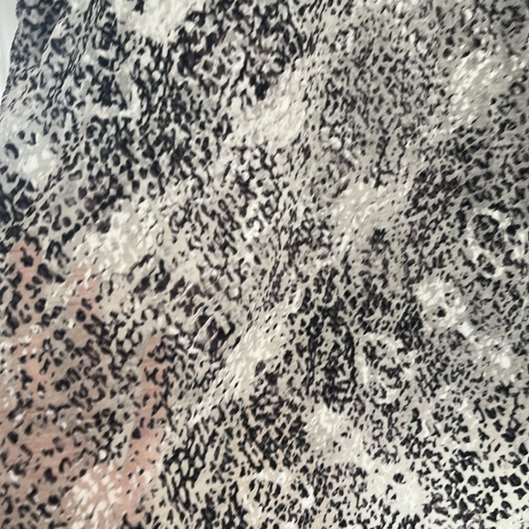 BCBG print top - Picture 3 of 3